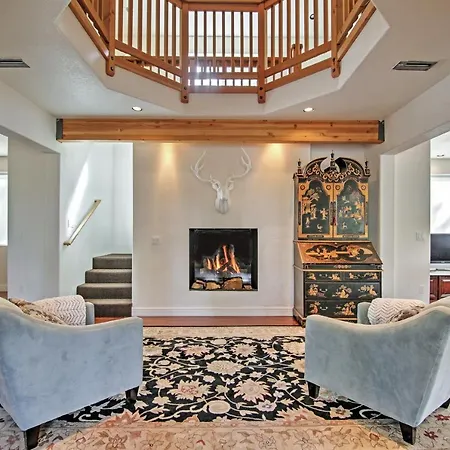 Luxurious South Lake Tahoe Lodge Less Than 2 Mi To Lake!